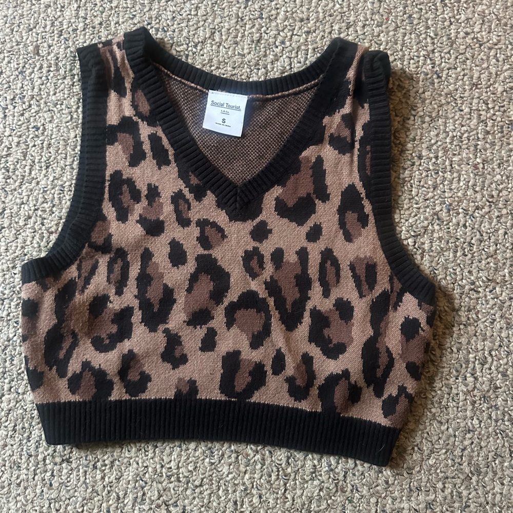 Leopard Print Sleeveless Sweater Vest